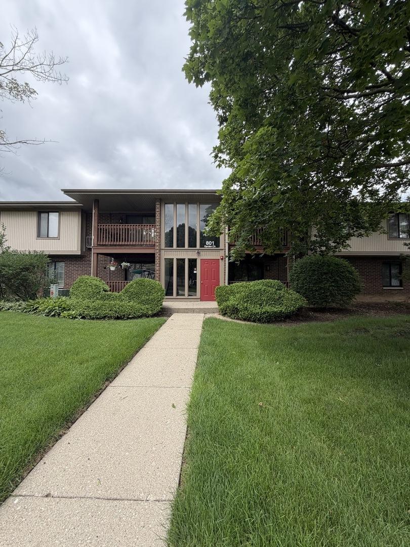 801 Garden Cir. #6, Streamwood, IL 60107