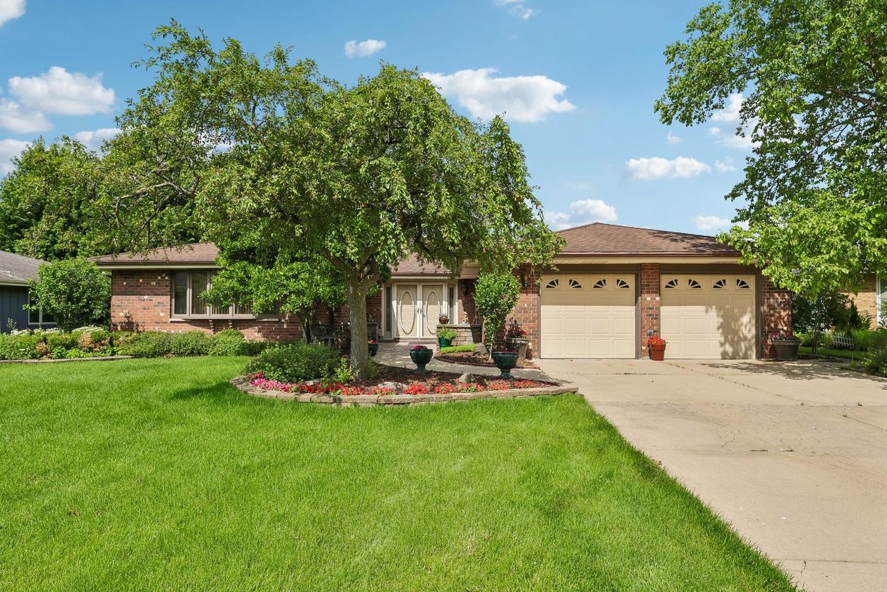 308 S Knollwood Dr., Schaumburg, IL 60193