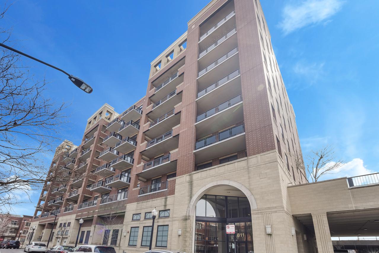811 W 15th Pl. #804, Chicago, IL 60608