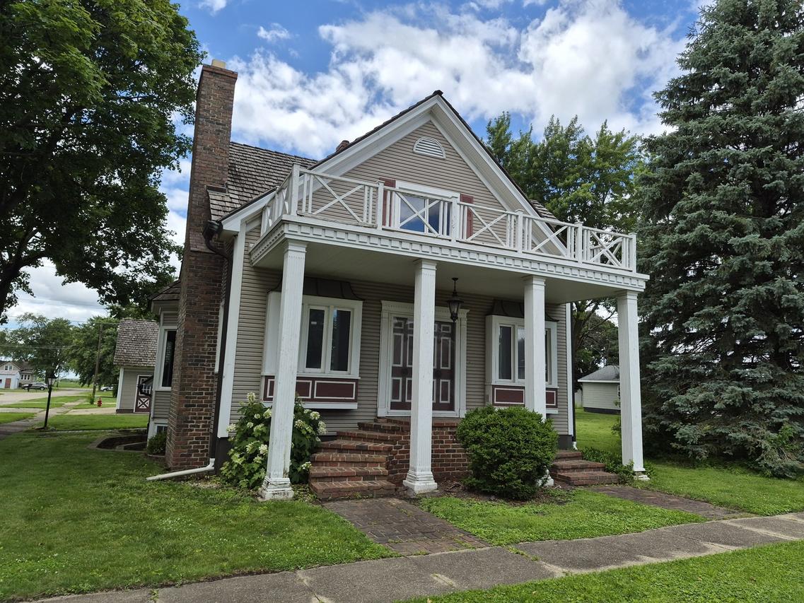 304 N Central Ave., Ladd, IL 61329