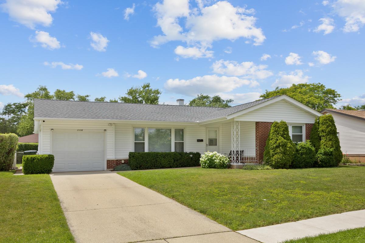 1116 Maple Ln., Elk Grove Village, IL 60007