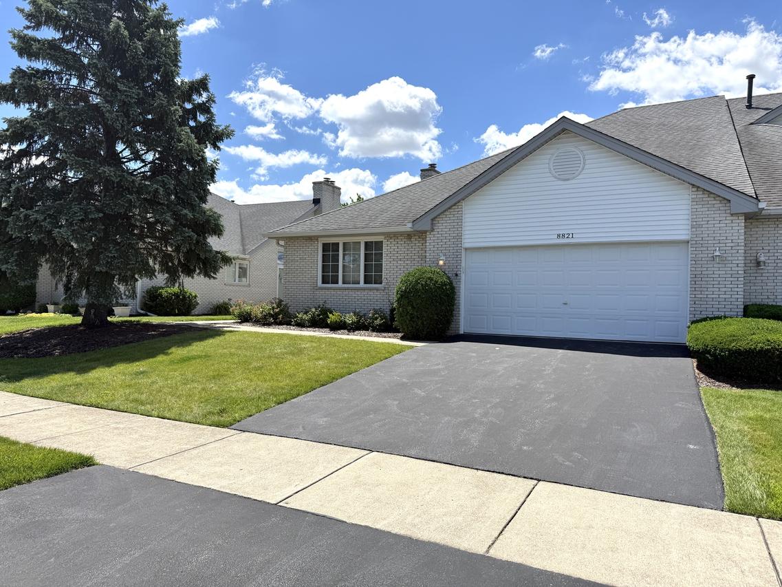 8821 Bluebird Dr., Tinley Park, IL 60487