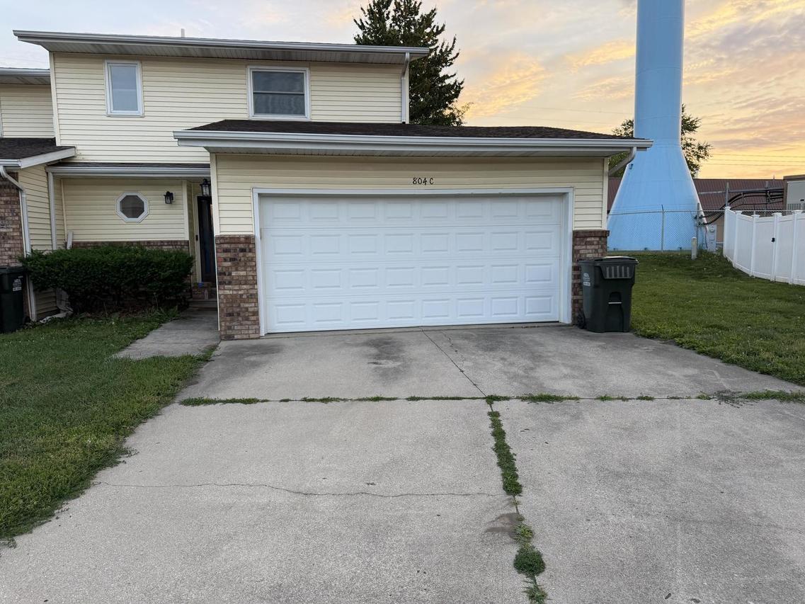 804 S Okaw #C, Mahomet, IL 61853