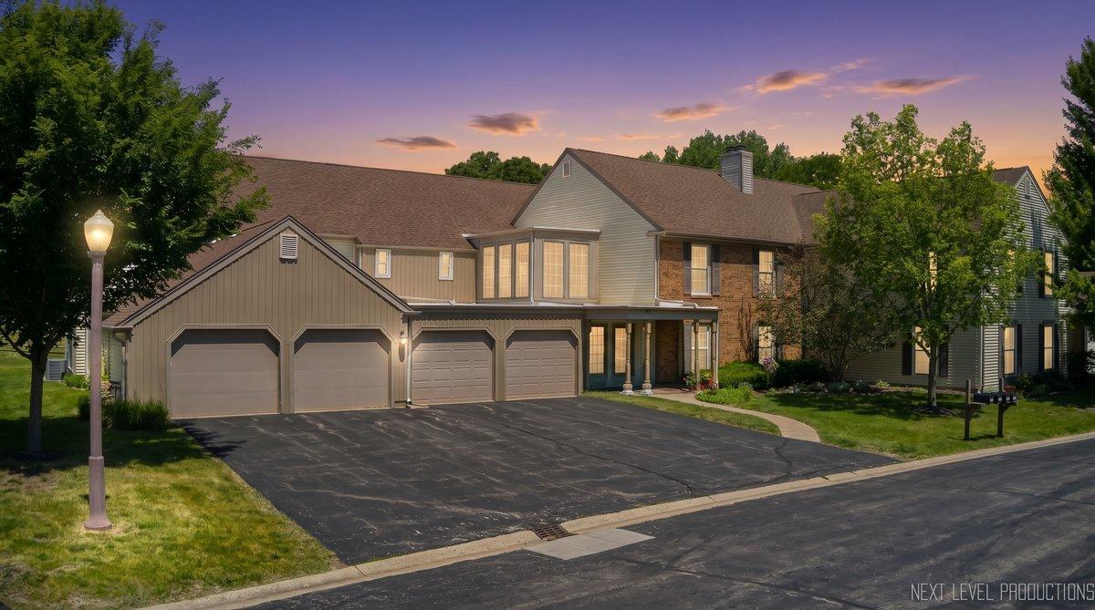 117 Dunham Place Common, St. Charles, IL 60174
