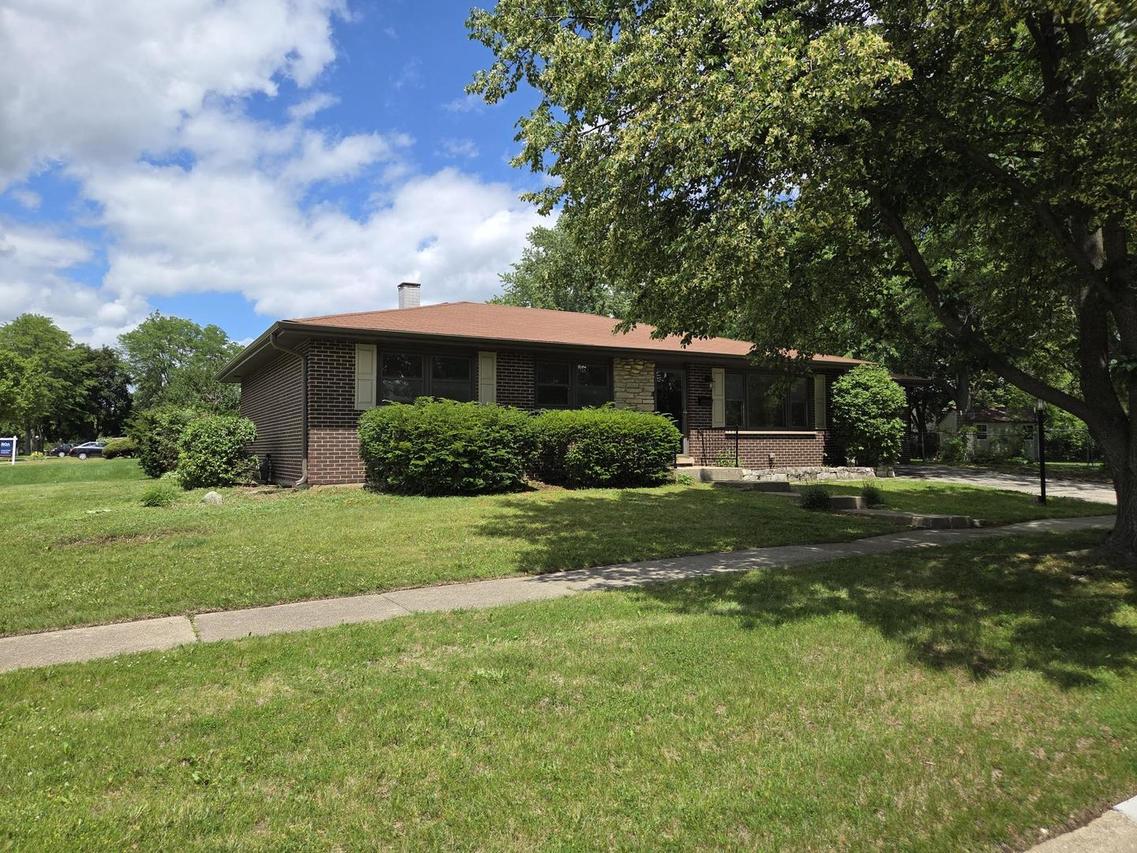 668 Lee Dr., Crystal Lake, IL 60014