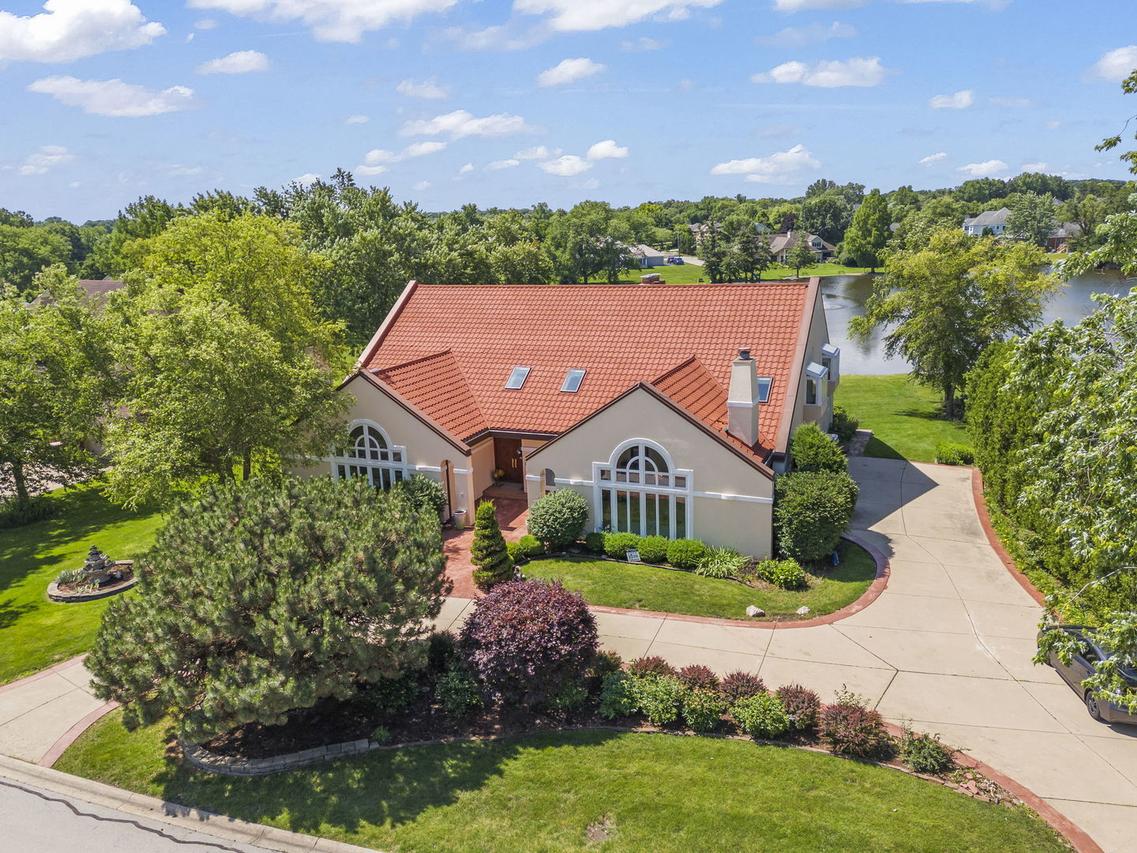 8170 Lake Ridge Dr., Burr Ridge, IL 60527