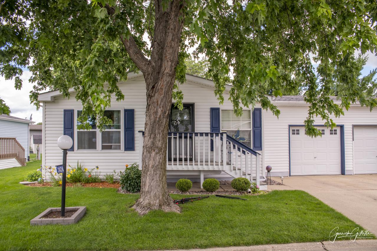 242A Meadowlark Ln., Sandwich, IL 60548