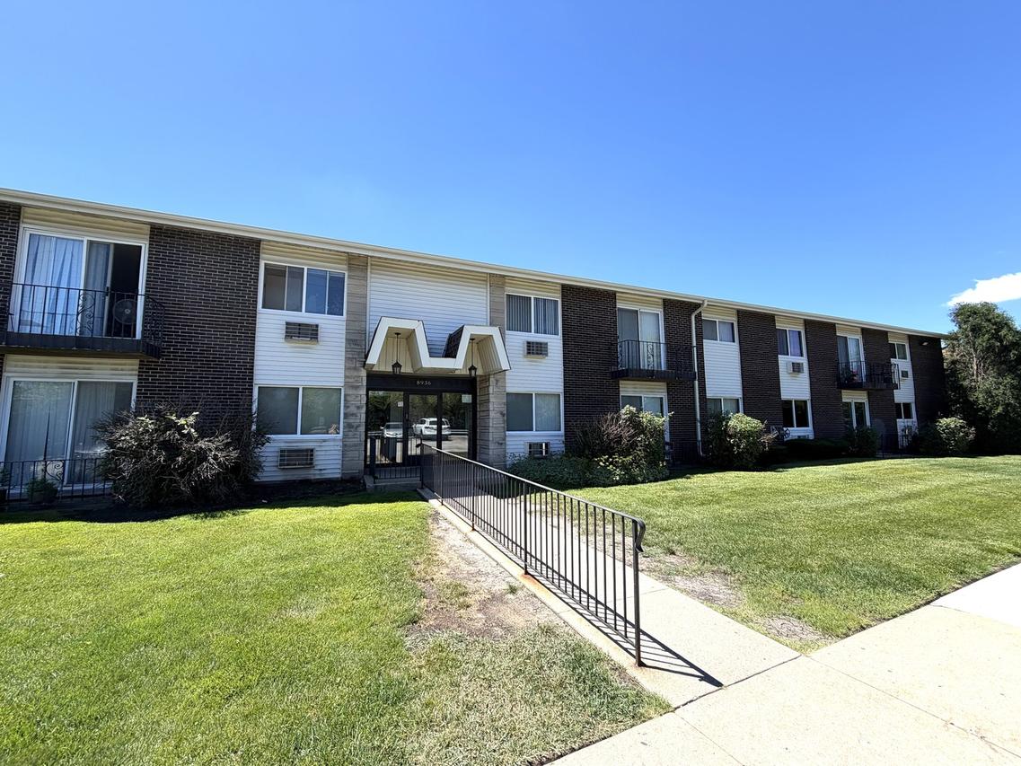 8936 Northshore Dr. #1G, Des Plaines, IL 60016