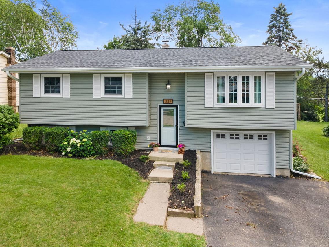 337 W Margaret Ter., Cary, IL 60013