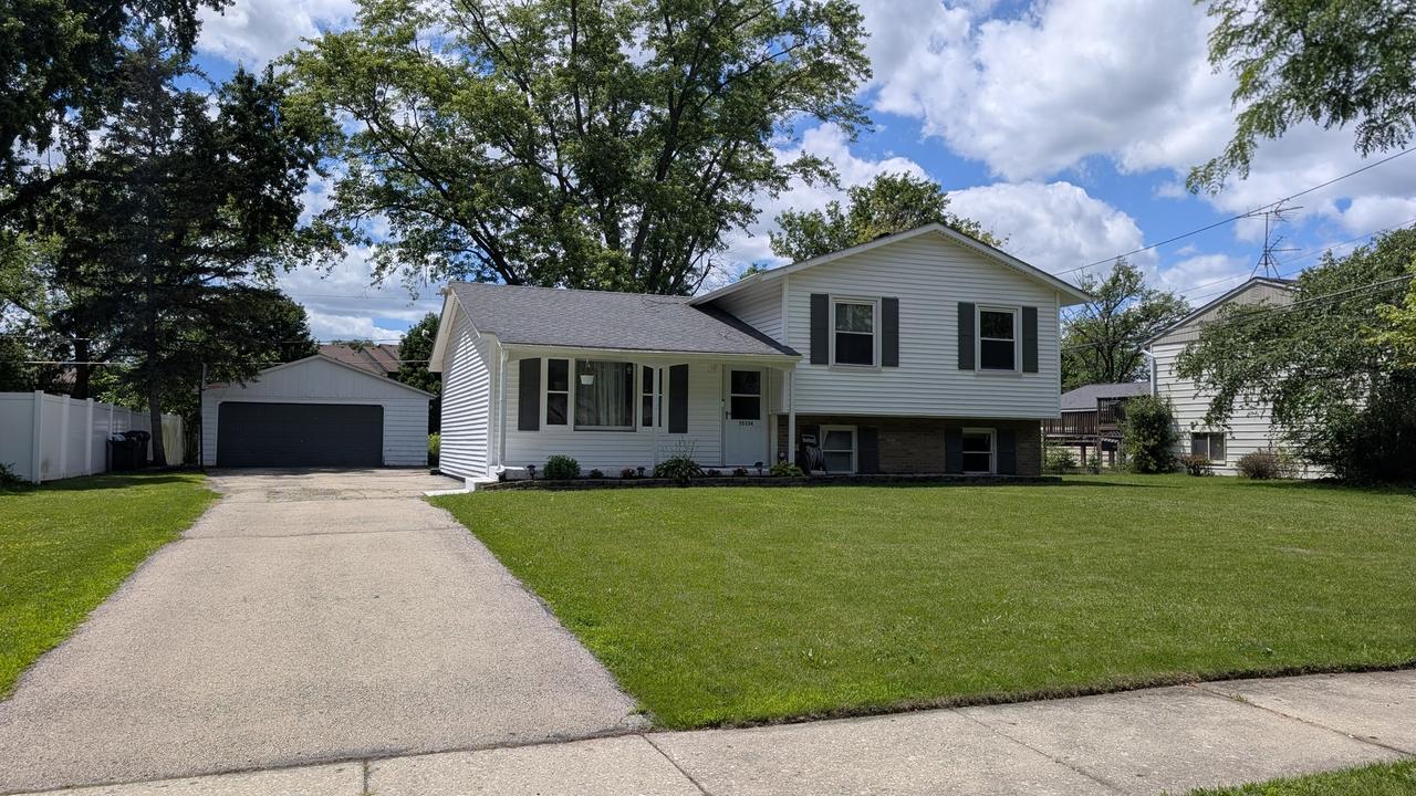 5S334 Stewart Dr., Naperville, IL 60563