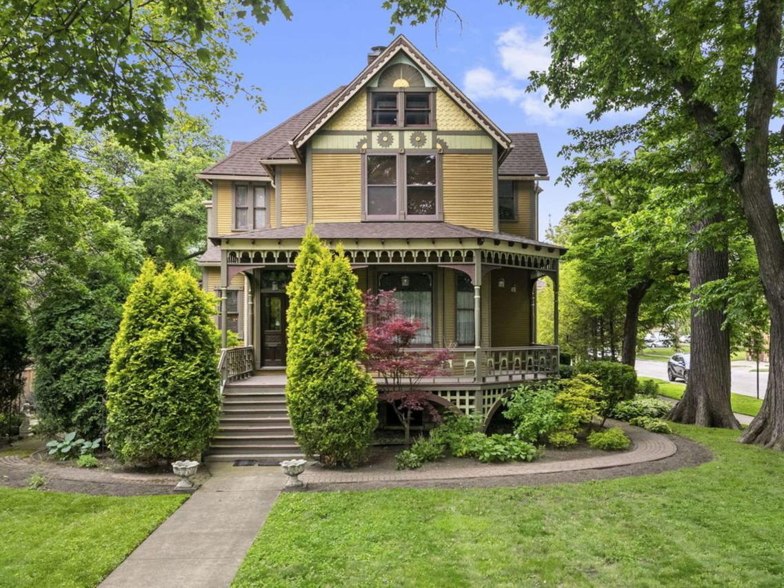 201 Wesley Ave., Oak Park, IL 60302