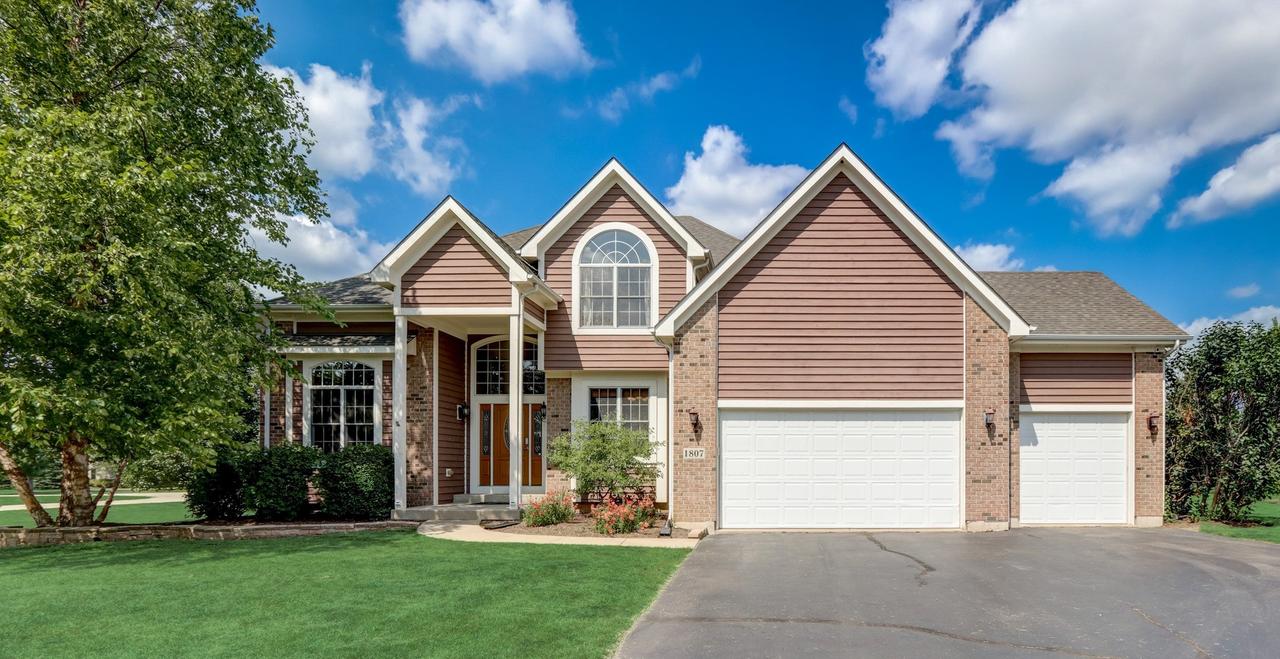 1807 Ballina Ln., Mchenry, IL 60050