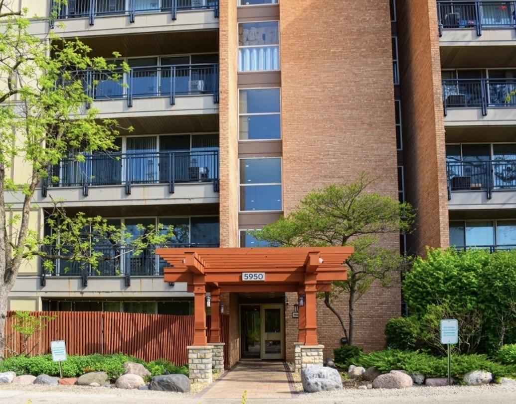 5950 Oakwood Dr. #4A, Lisle, IL 60532