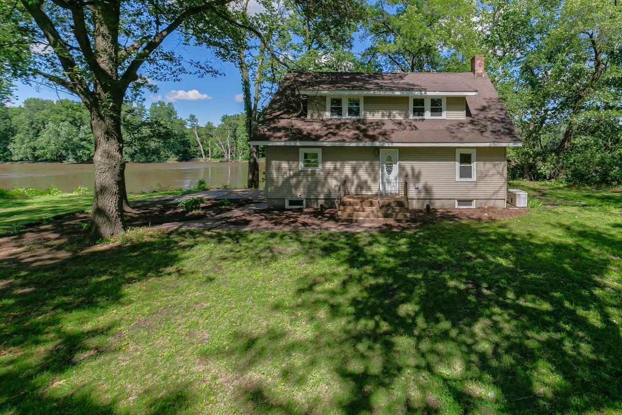 5321 320th St., Hillsdale, IL 61257