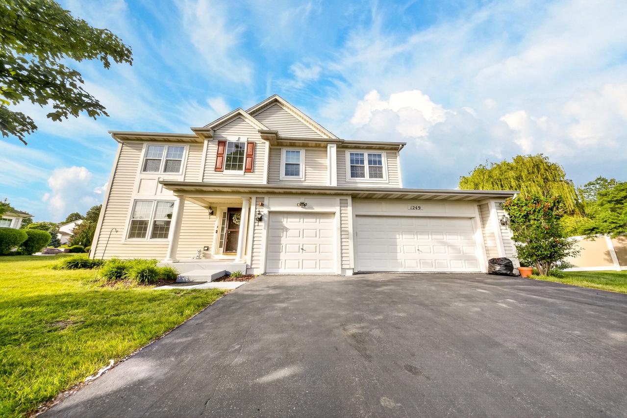 1249 Mallard Ln., Hoffman Estates, IL 60192
