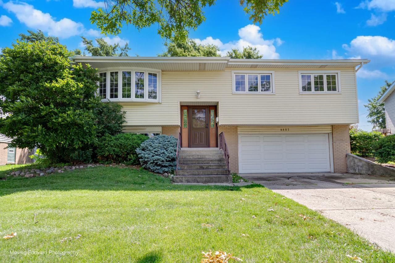 8807 Beechnut Rd., Hickory Hills, IL 60457