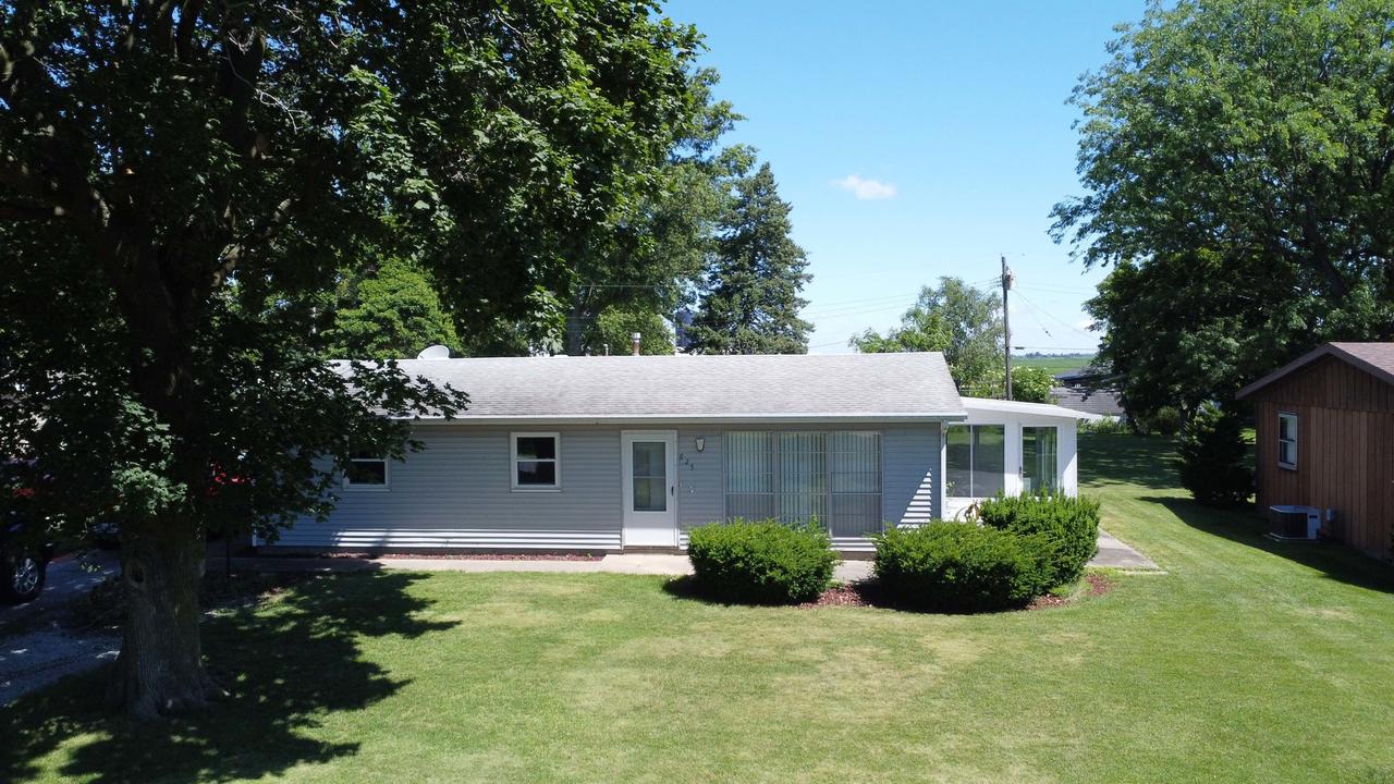 625 W Blue St., Sheldon, IL 60966