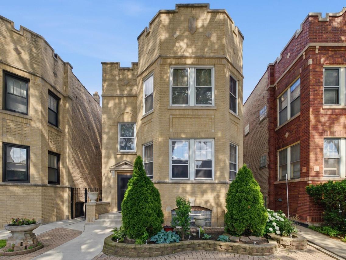 5725 N Artesian Ave., Chicago, IL 60659