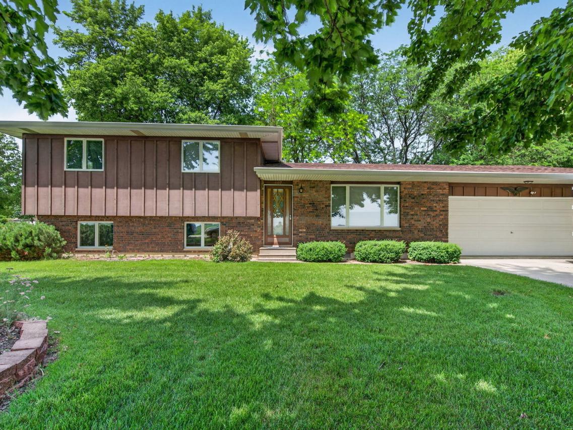 607 S Jackson St., Gardner, IL 60424