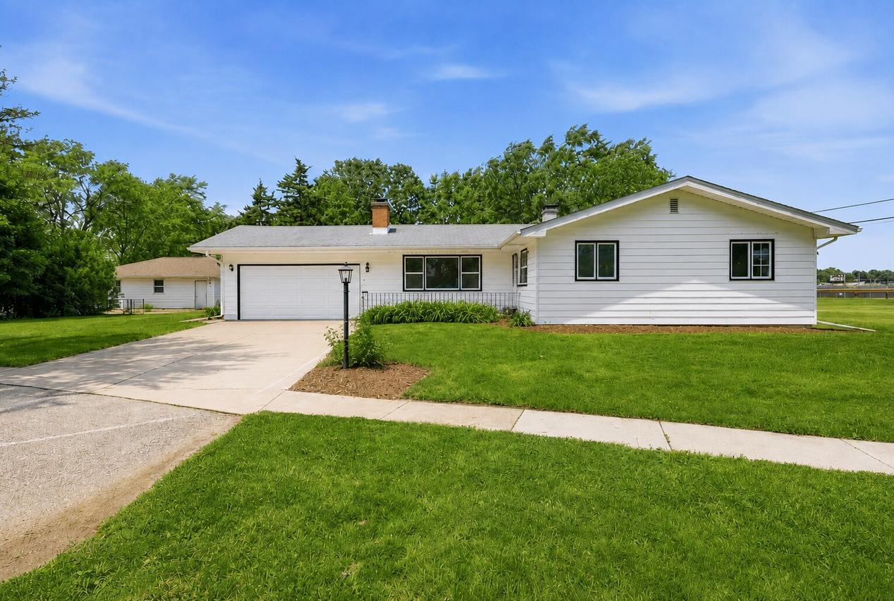 70 Mary Ln Ct., Crystal Lake, IL 60014
