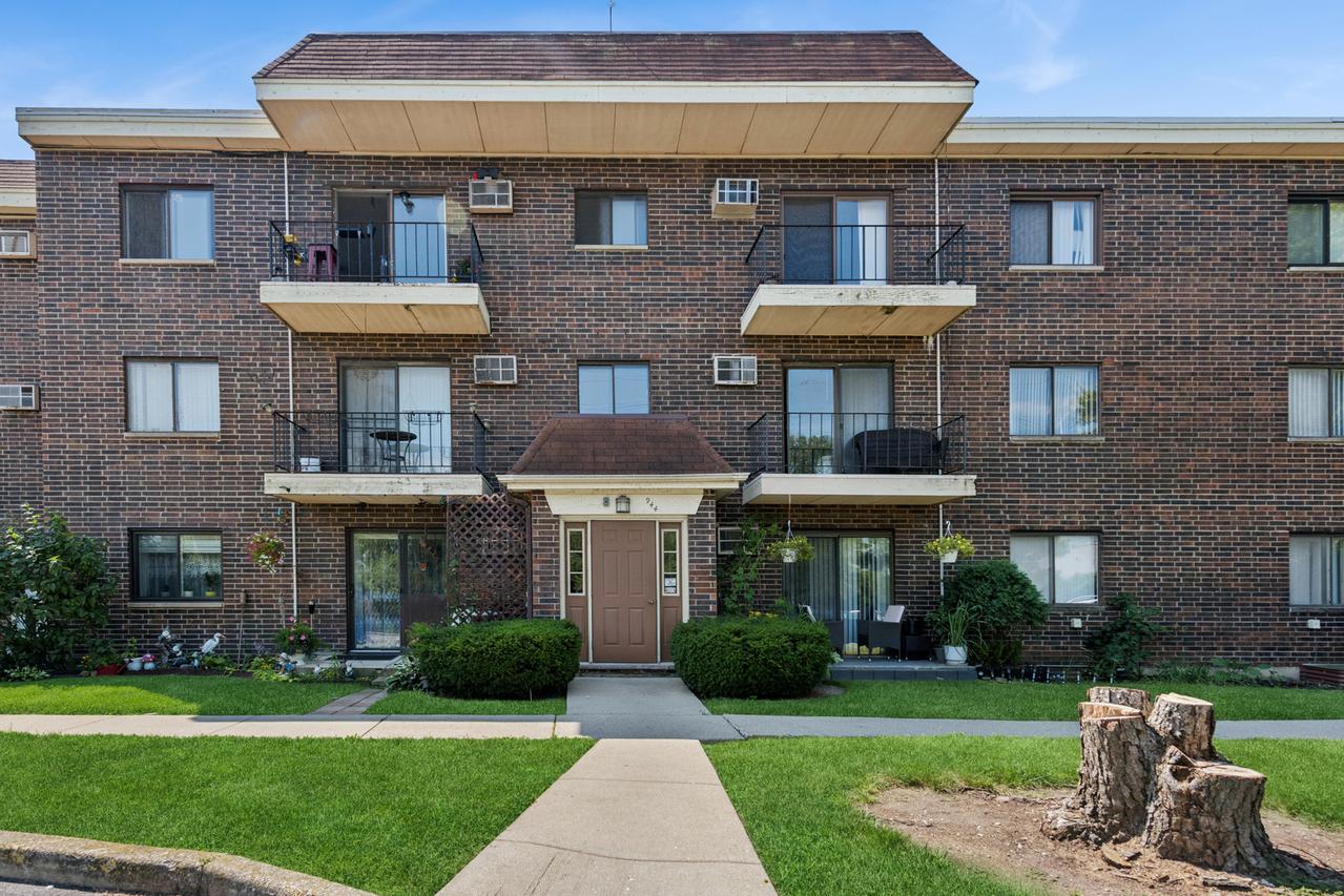 944 N Rohlwing Rd. #GJ, Addison, IL 60101