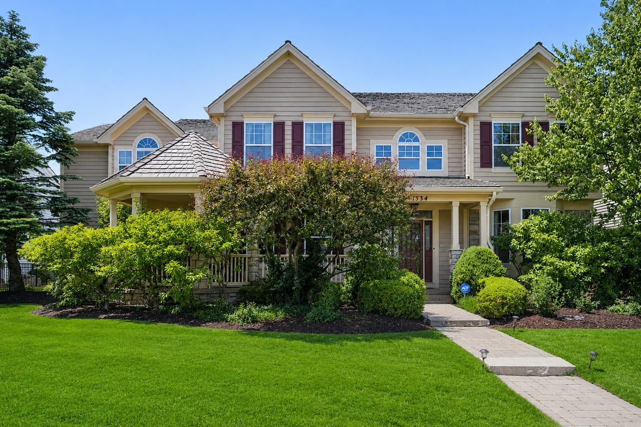 1534 Constitution Dr., Glenview, IL 60026