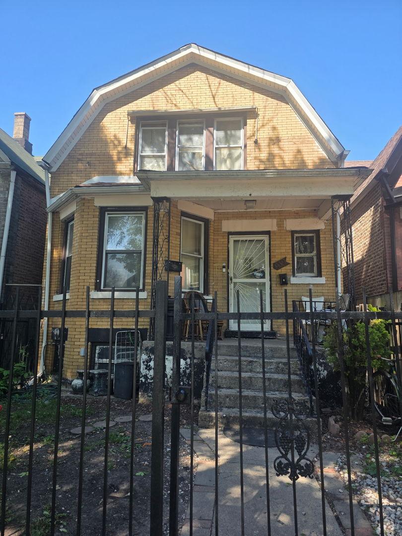 912 N Trumbull Ave., Chicago, IL 60651