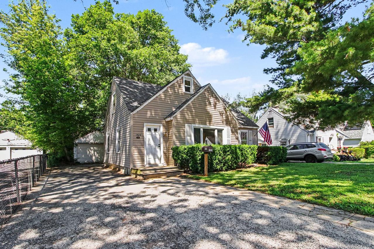 1424 Pine Grove Ave., Round Lake Beach, IL 60073