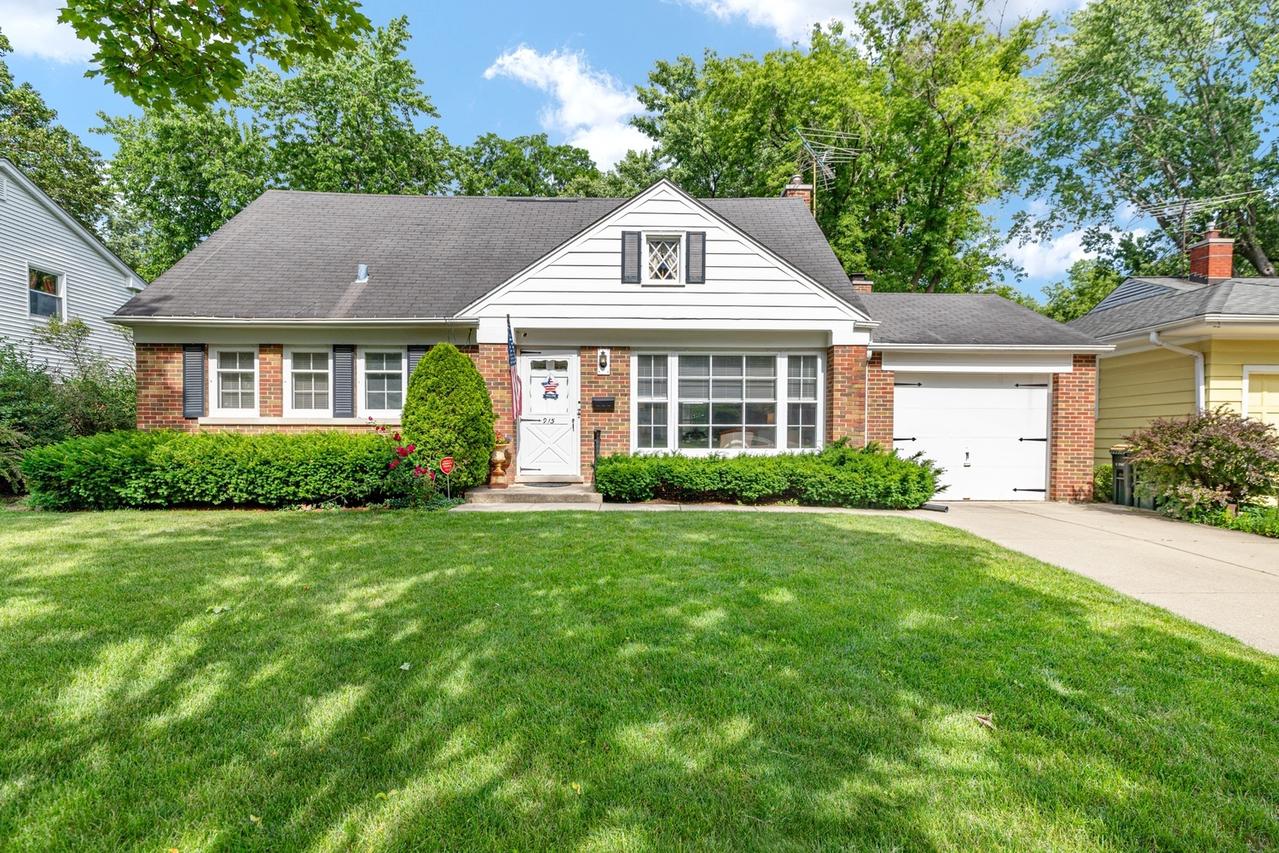 915 N Pine Ave., Arlington Heights, IL 60004