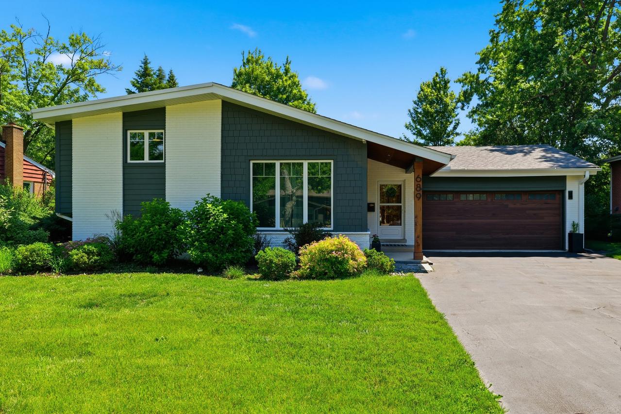 689 Timber Hill Rd., Deerfield, IL 60015
