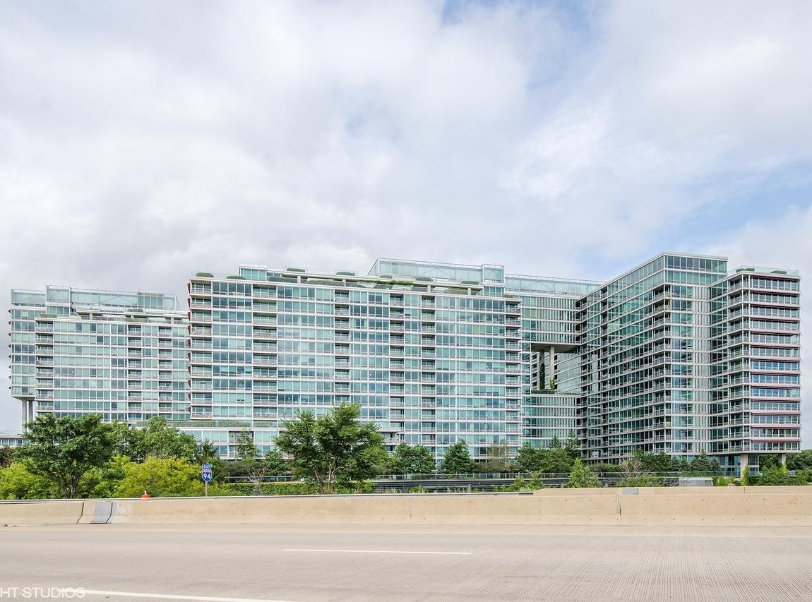 9655 Woods Dr. #1001, Skokie, IL 60077