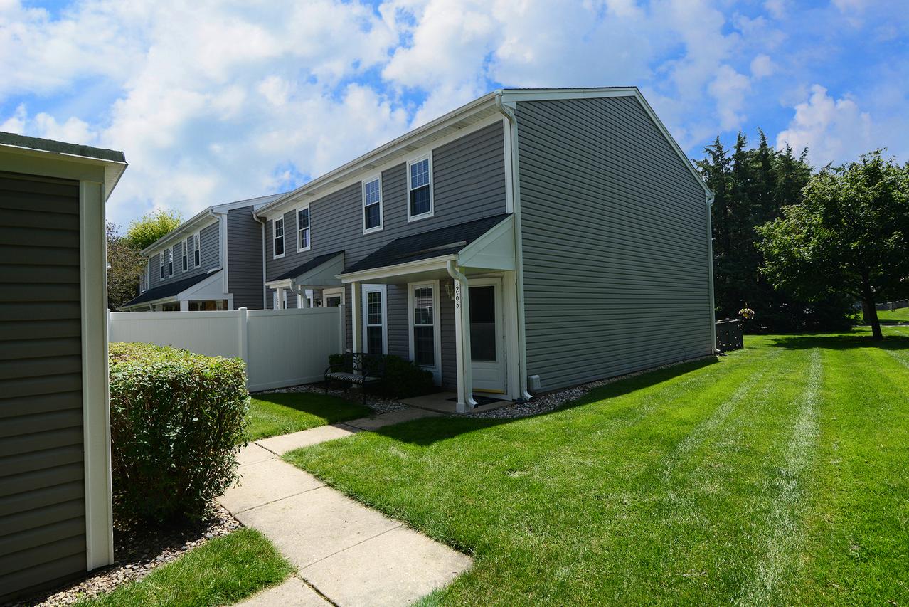 1265 Downing St., Roselle, IL 60172