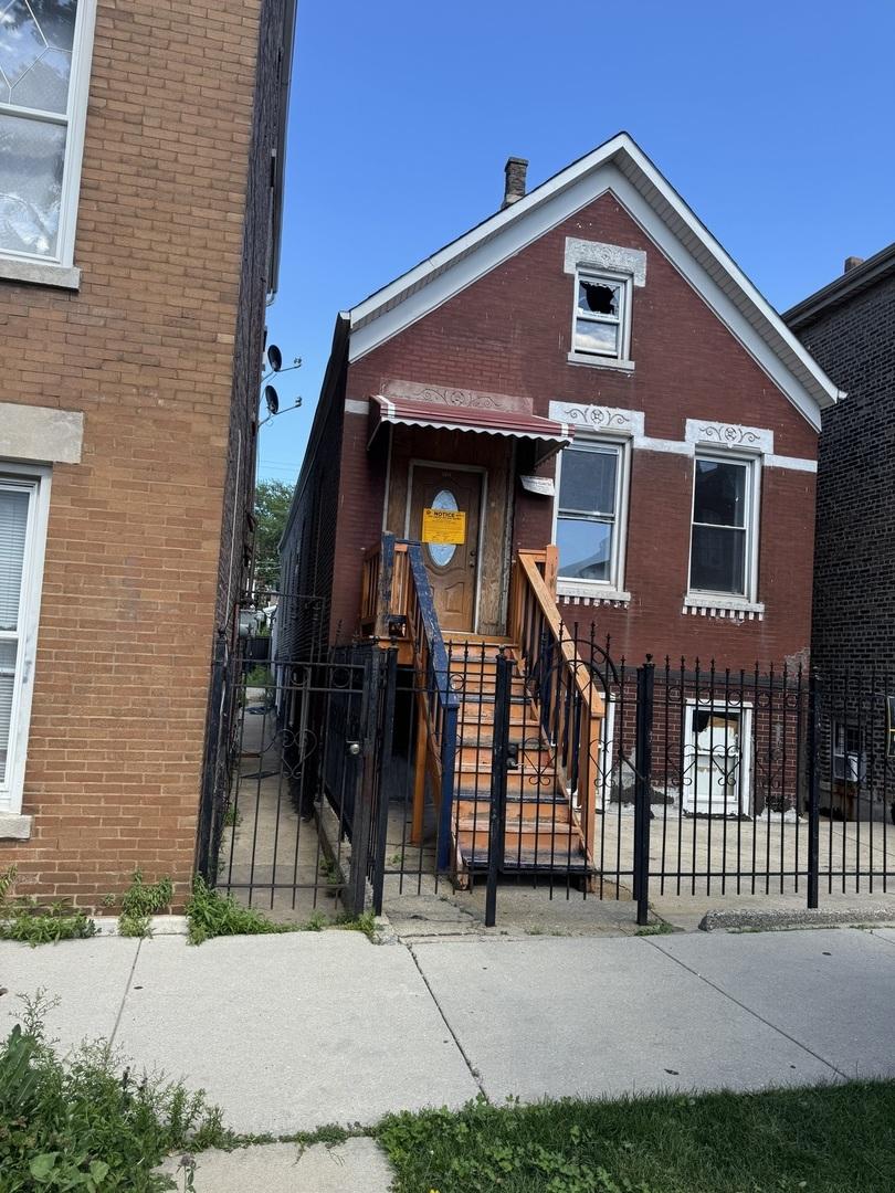2435 S Whipple St., Chicago, IL 60623