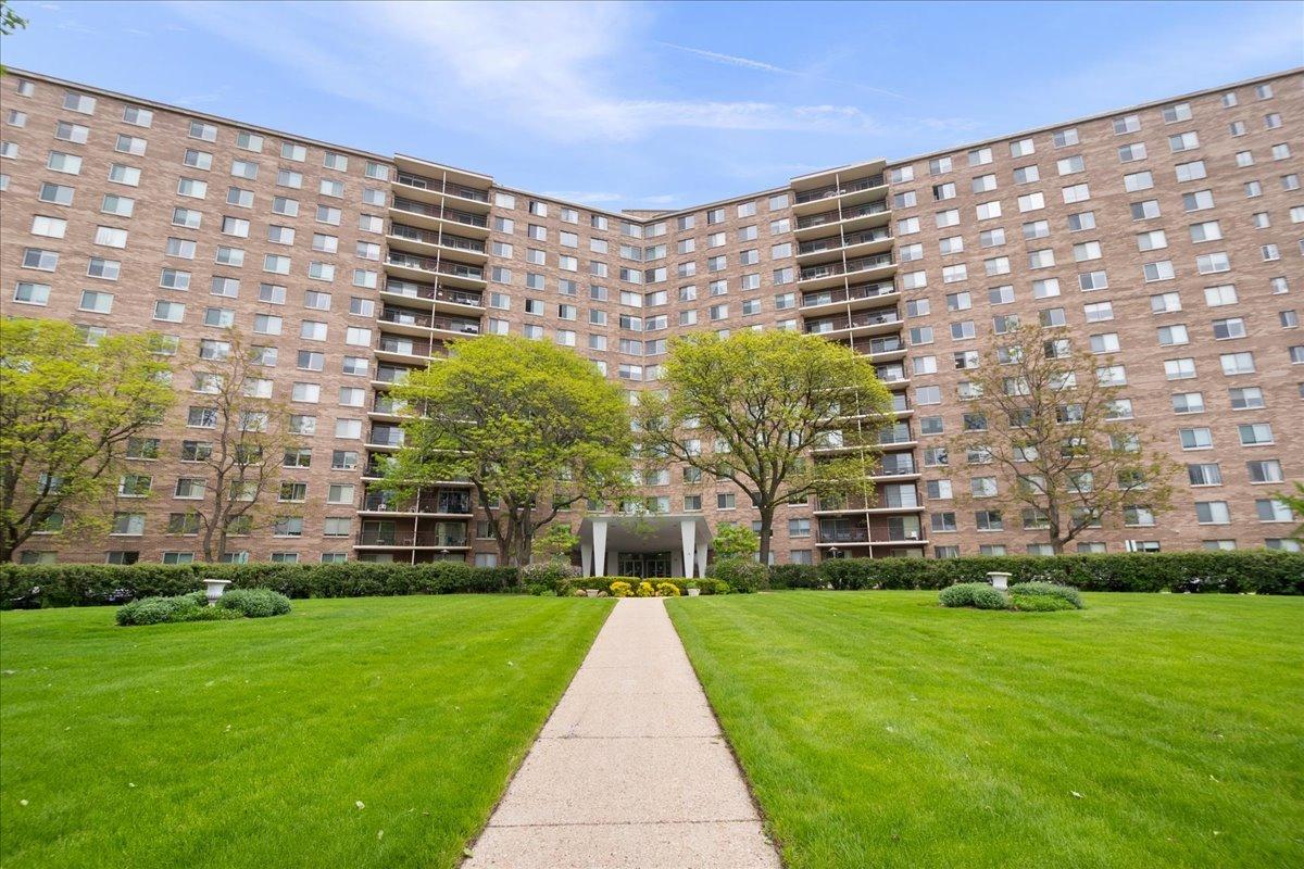 7141 N Kedzie Ave. #601, Chicago, IL 60645
