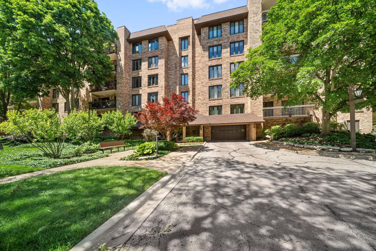 3810 Mission Hills Rd. #401, Northbrook, IL 60062