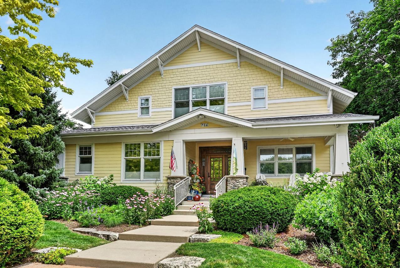 726 Somonauk St., Sycamore, IL 60178