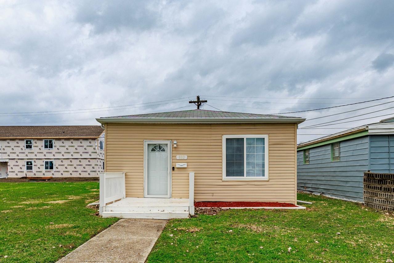 832 E 153 St., Phoenix, IL 60426