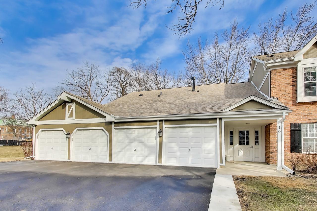 10 Waterbury Ln. #M2, Schaumburg, IL 60193