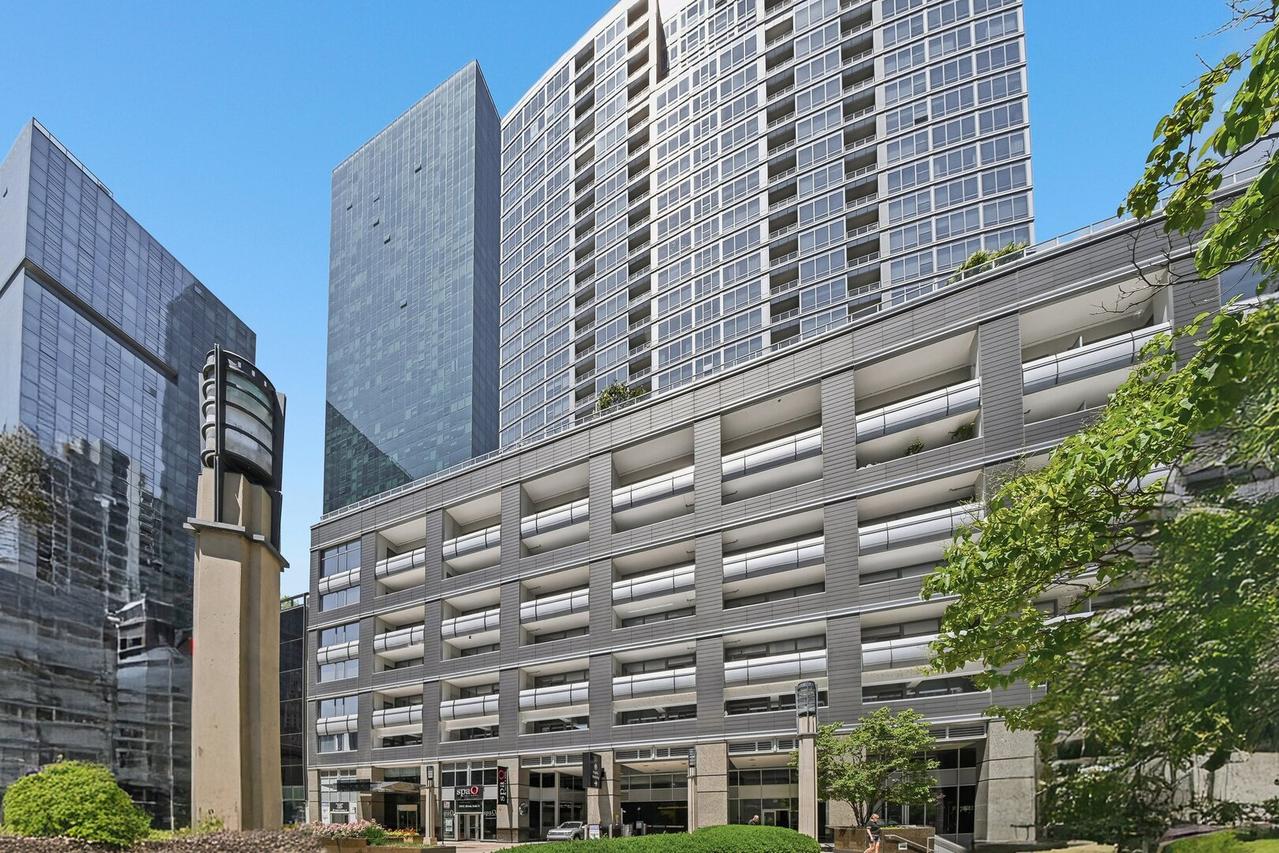 240 E Illinois St. #2005, Chicago, IL 60611