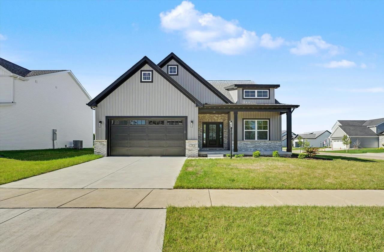 19 Meadow Dr., Monticello, IL 61856