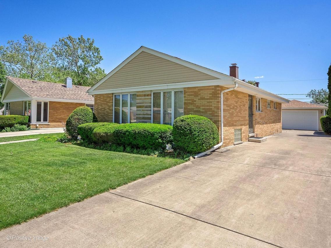 10809 Claridge Ave., Westchester, IL 60154