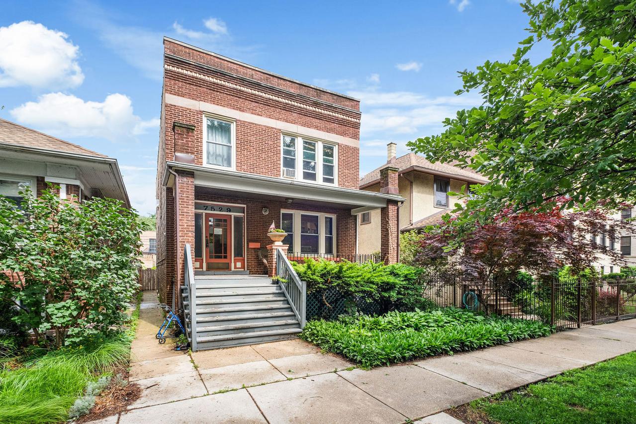 7529 N Winchester Ave., Chicago, IL 60626