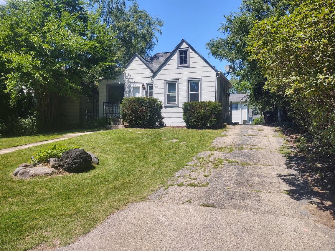 218 Southern Ter., Island Lake, IL 60042