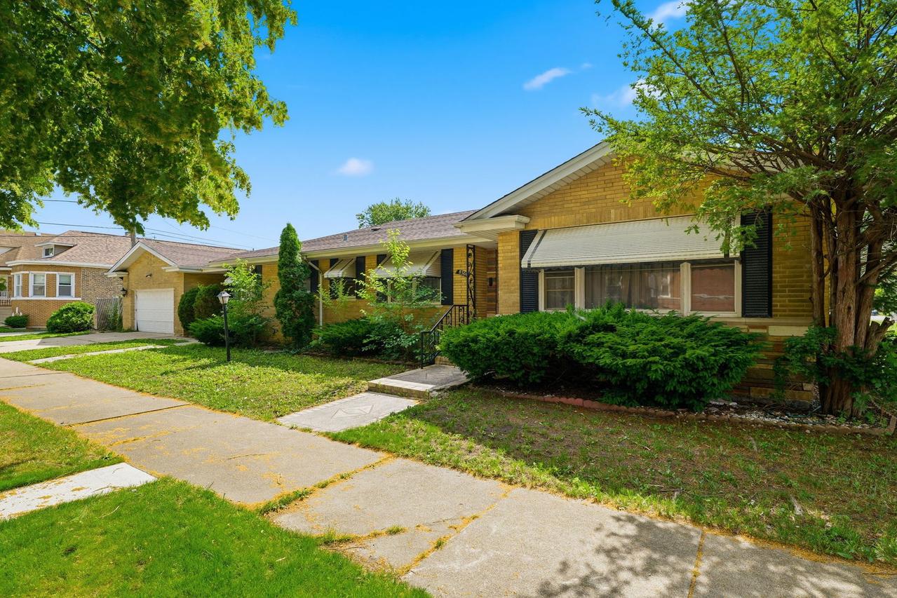 8300 S Hermitage Ave., Chicago, IL 60620