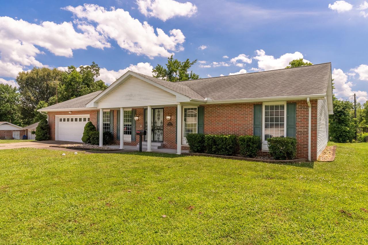 1817 State St., Eldorado, IL 62930