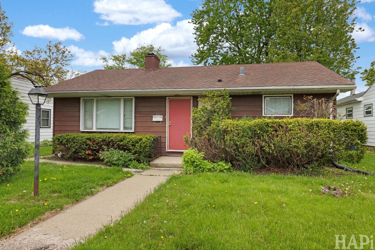 916 Chestnut St., Waukegan, IL 60085