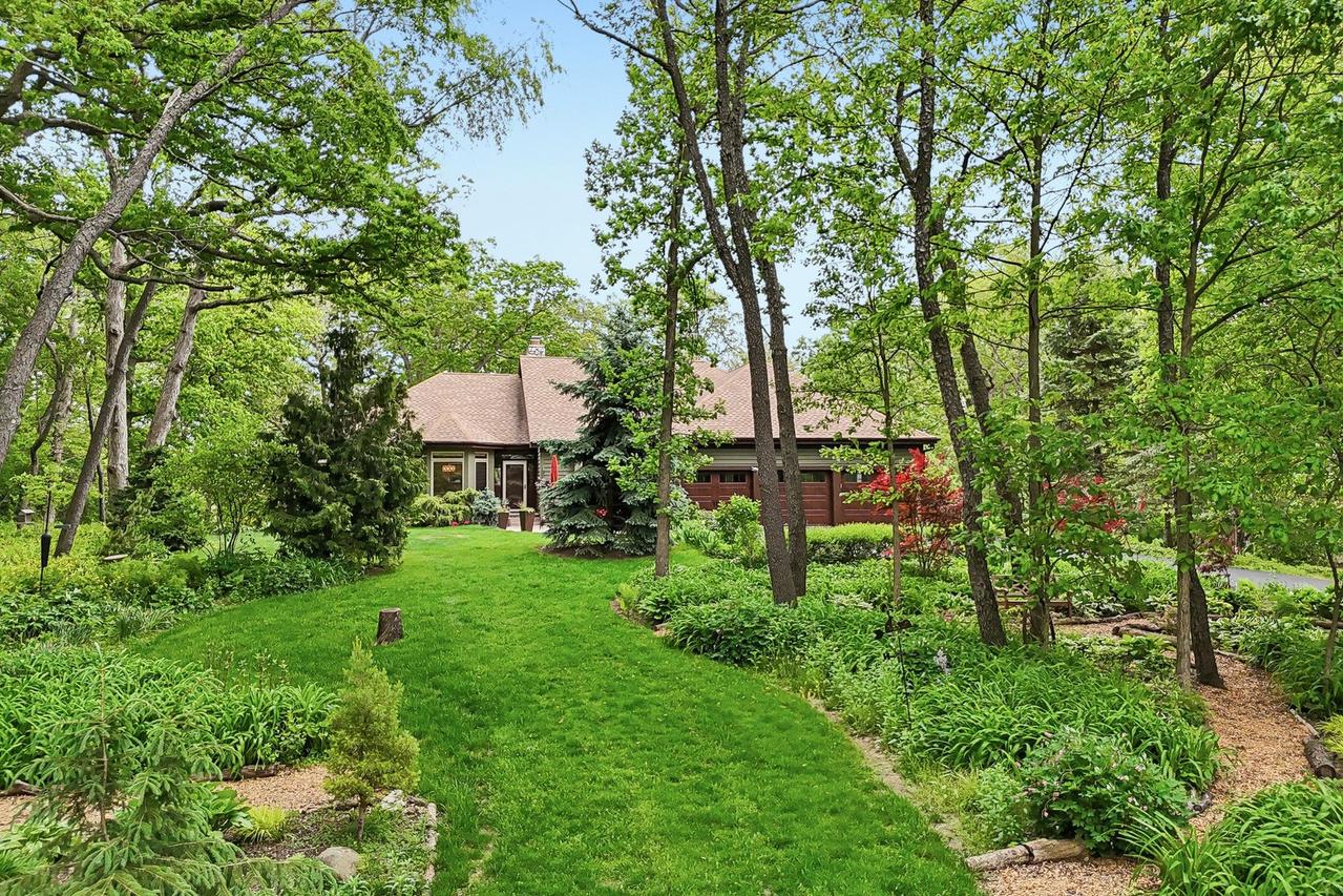 26073 W Laurel Ct., Wauconda, IL 60084