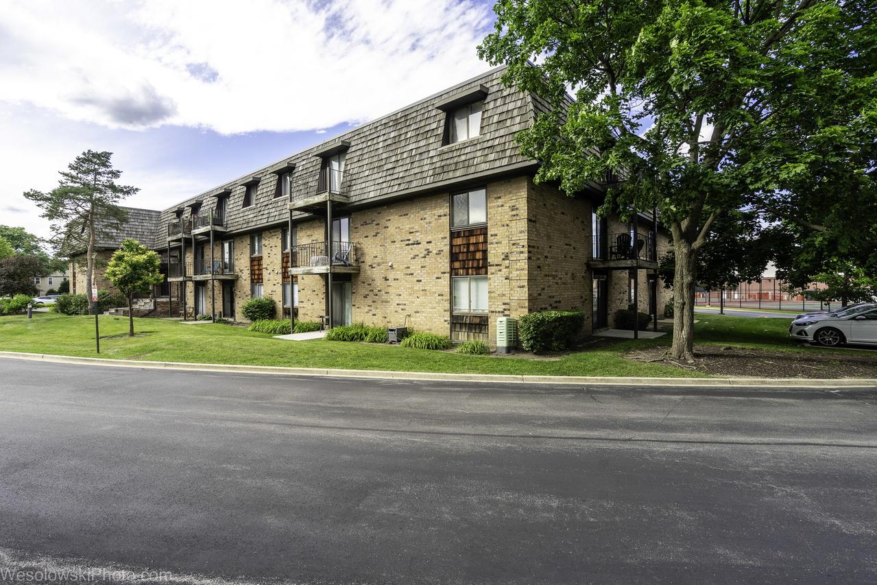 11 Oak Creek Dr. #1120, Buffalo Grove, IL 60089