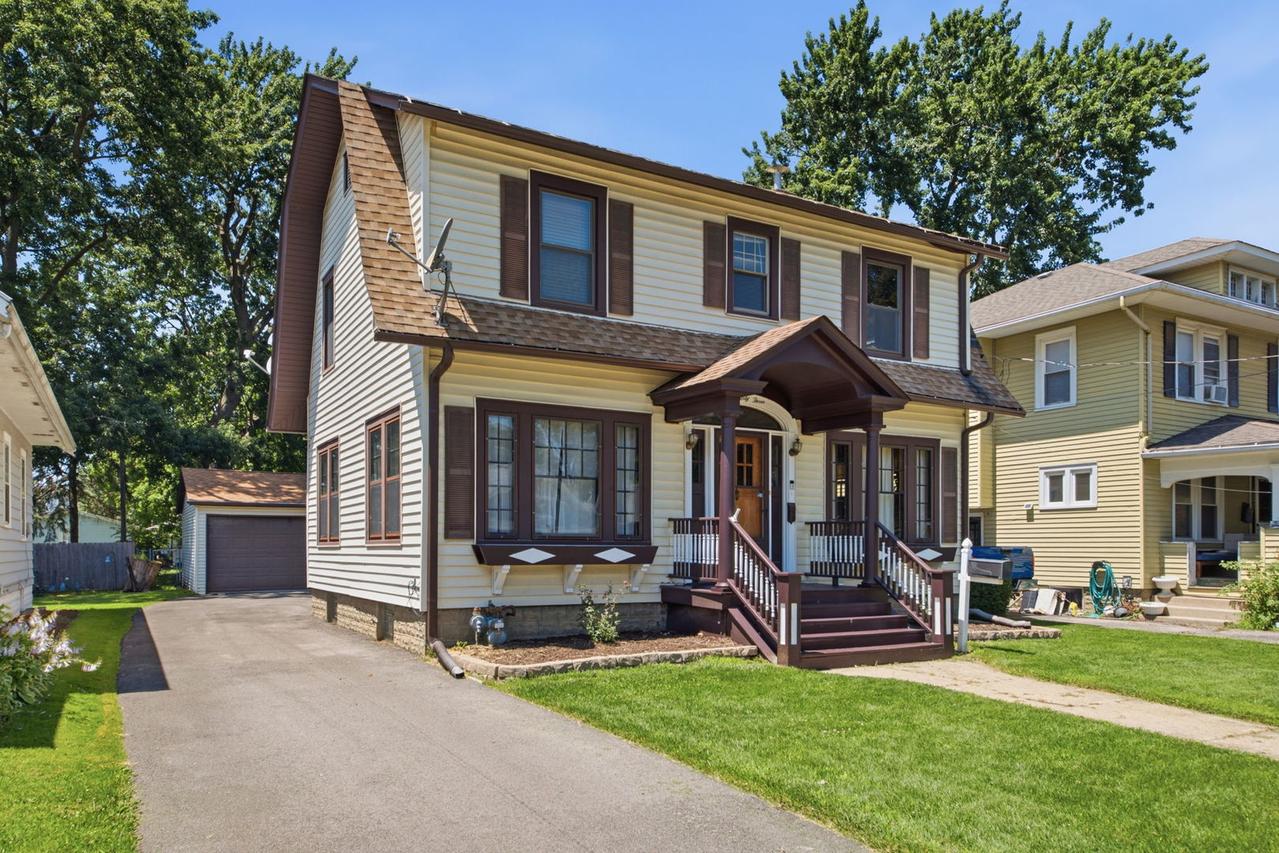 933 Lebanon St., Aurora, IL 60505
