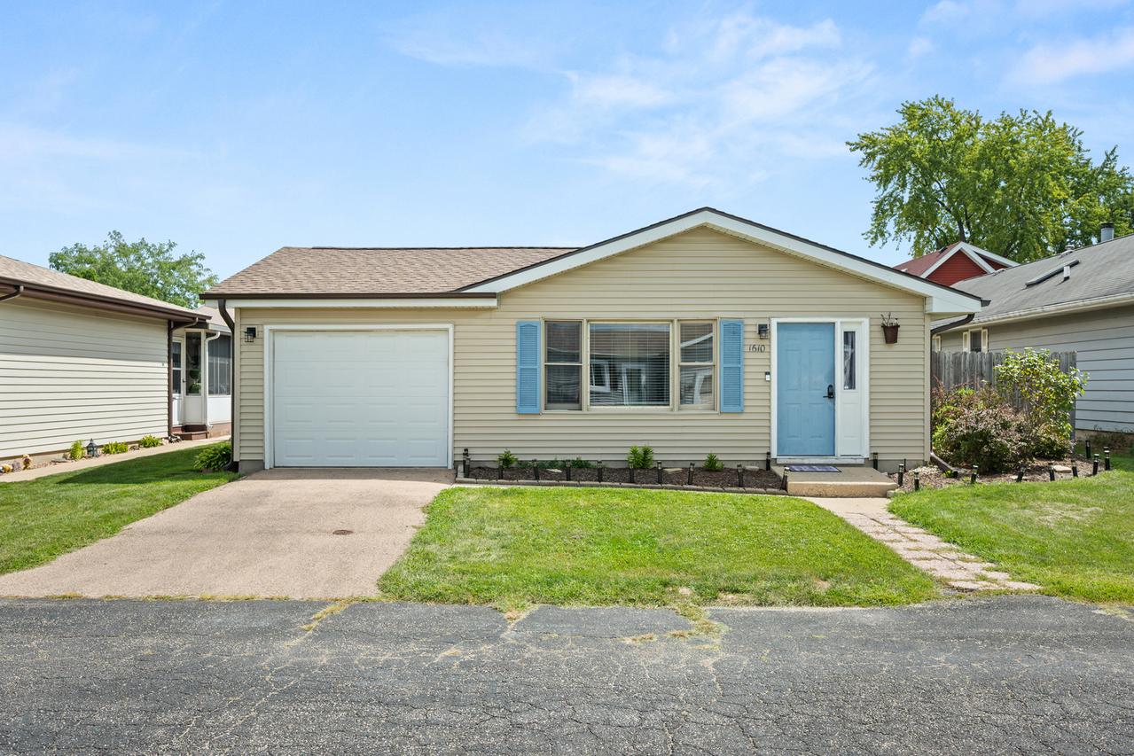 1610 Meadowbrook Ct., Sycamore, IL 60178